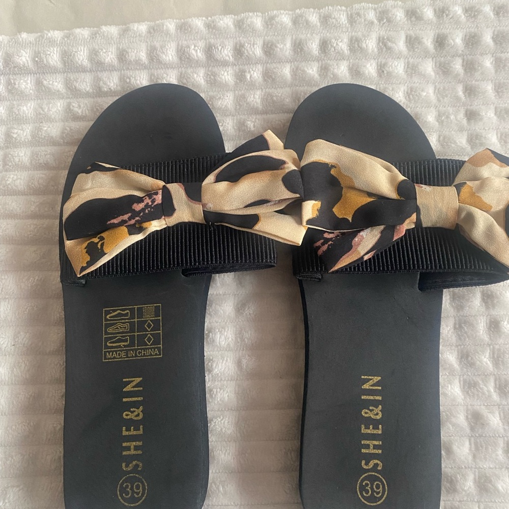 SHEIN Women's Black and Tan Bow Slide Sandals